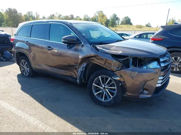5TDKZRFHXKS294233 — 2019 Toyota Highlander, Передняя часть справа (Right Front), фото до ремонта