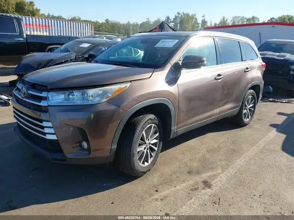 5TDKZRFHXKS294233 — 2019 Toyota Highlander, фото 2 с аукциона IAAI, Передняя часть справа