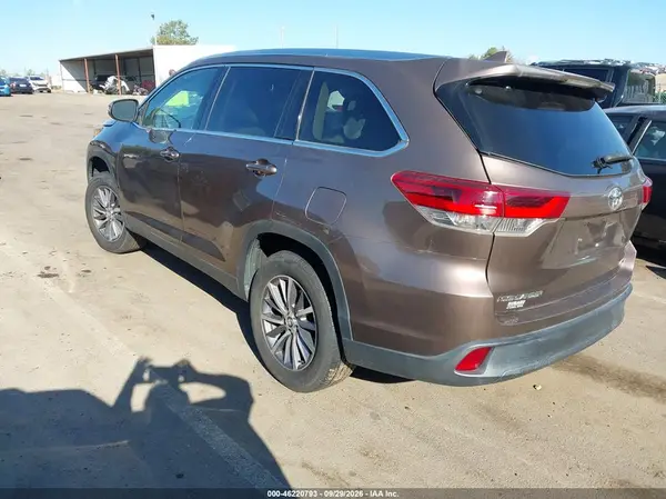 5TDKZRFHXKS294233 — 2019 Toyota Highlander, фото 3 с аукциона IAAI, Передняя часть справа