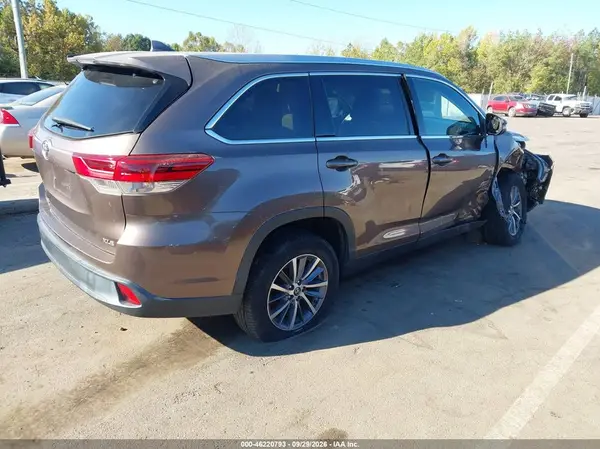5TDKZRFHXKS294233 — 2019 Toyota Highlander, фото 4 с аукциона IAAI, Передняя часть справа