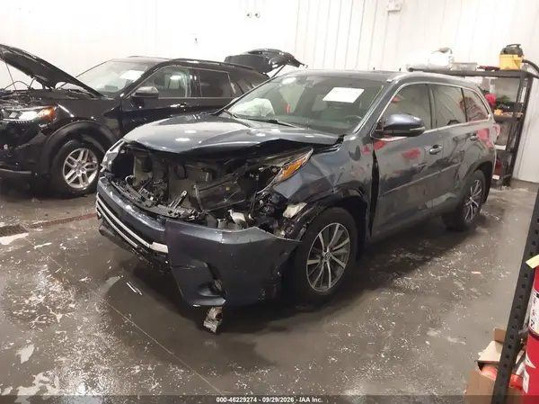 5TDJZRFH9KS986883 — 2019 Toyota Highlander, фото 2 с аукциона IAAI, Передняя часть