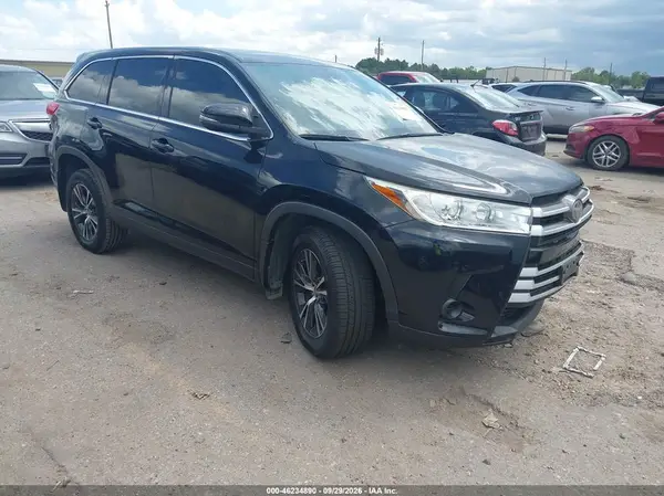 5TDZARFH0KS043047 — 2019 Toyota Highlander, Левый бок (Left Side), фото до ремонта