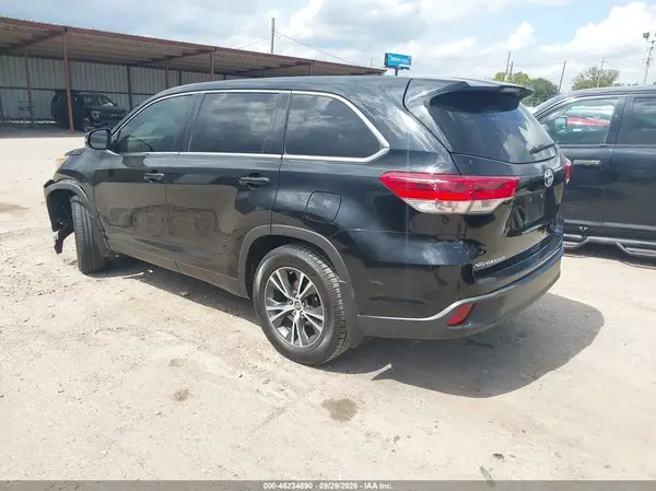 5TDZARFH0KS043047 — 2019 Toyota Highlander, фото 3 с аукциона IAAI, Левый бок