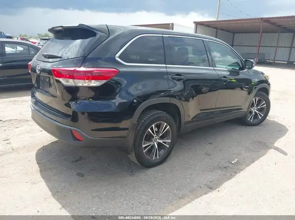 5TDZARFH0KS043047 — 2019 Toyota Highlander, фото 4 с аукциона IAAI, Левый бок