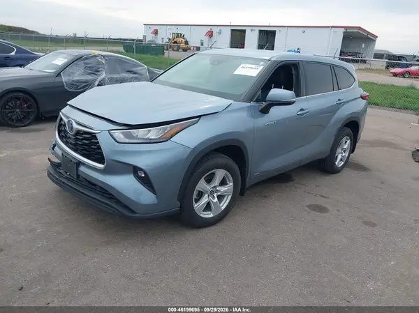 5TDBBRCH8LS009975 — 2020 Toyota Highlander, фото 2 с аукциона IAAI, Передняя часть