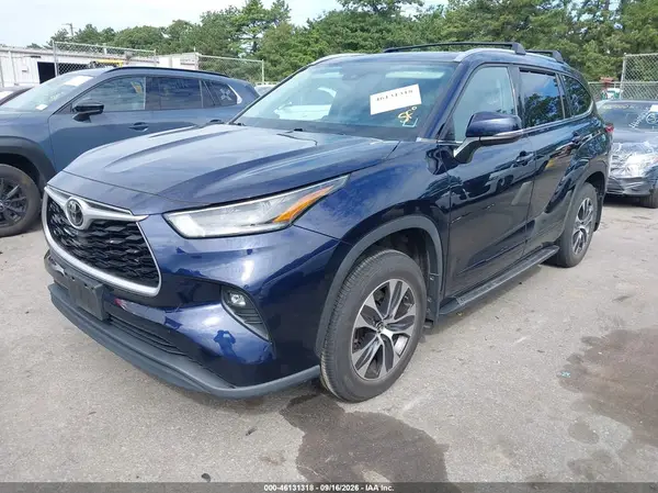 5TDGZRBH5MS532116 — 2021 Toyota Highlander, фото 2 с аукциона IAAI 13.10.2026, Правый бок
