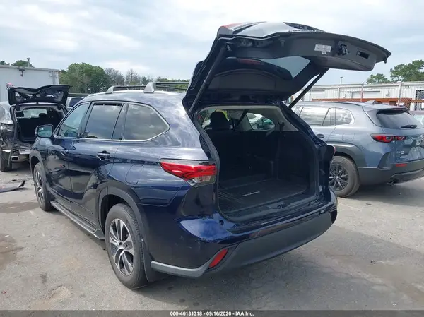 5TDGZRBH5MS532116 — 2021 Toyota Highlander, фото 3 с аукциона IAAI 13.10.2026, Правый бок