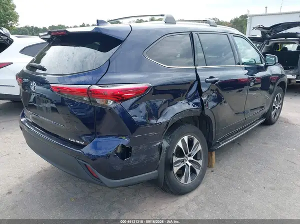 5TDGZRBH5MS532116 — 2021 Toyota Highlander, фото 4 с аукциона IAAI 13.10.2026, Правый бок