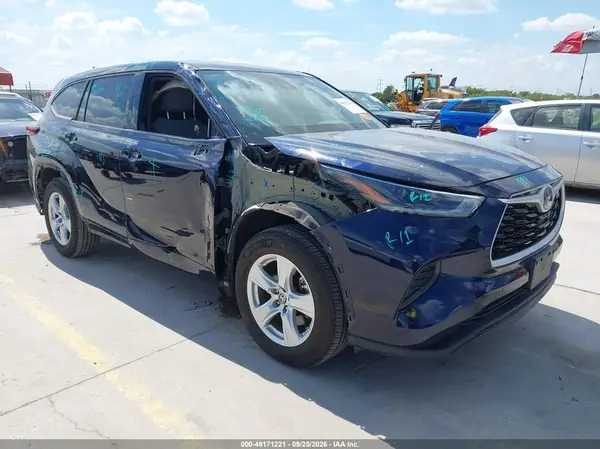 5TDCZRAH7MS536488 — 2021 Toyota Highlander, Правый бок (Right Side), фото до ремонта