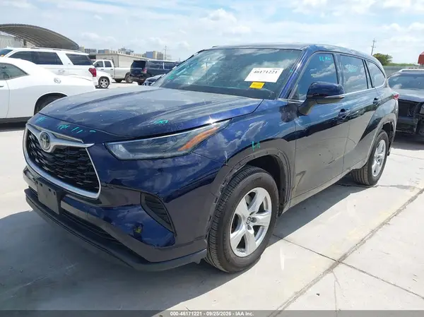 5TDCZRAH7MS536488 — 2021 Toyota Highlander, фото 2 с аукциона IAAI, Правый бок