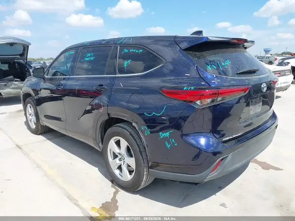 5TDCZRAH7MS536488 — 2021 Toyota Highlander, фото 3 с аукциона IAAI, Правый бок