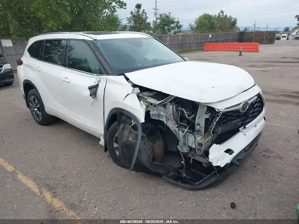 5TDHZRBH4MS084732 — 2021 Toyota Highlander, Передняя часть (Front & Rear), фото до ремонта