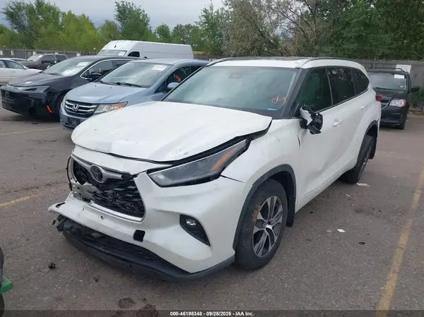 5TDHZRBH4MS084732 — 2021 Toyota Highlander, фото 2 с аукциона IAAI, Передняя часть