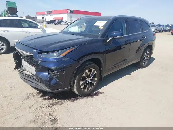 5TDHZRBH4MS547176 — 2021 Toyota Highlander, фото 2 с аукциона IAAI, Передняя часть
