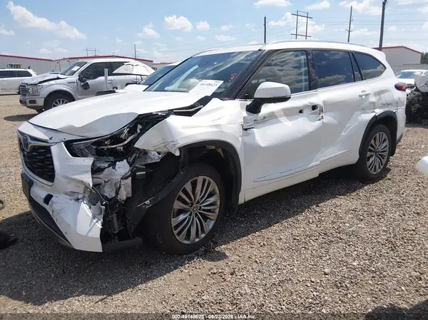 5TDFZRBH2NS183039 — 2022 Toyota Highlander, фото 2 с аукциона IAAI, Левый бок