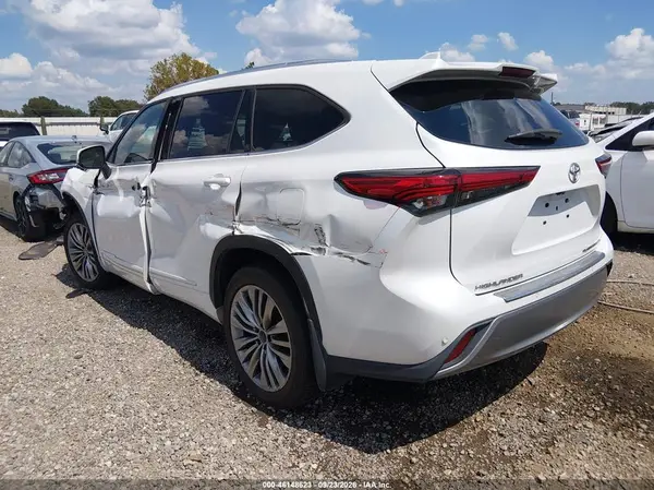5TDFZRBH2NS183039 — 2022 Toyota Highlander, фото 3 с аукциона IAAI, Левый бок