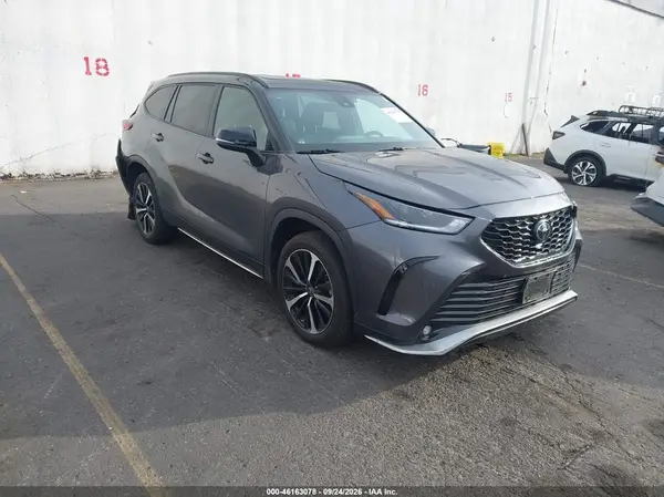 5TDLZRBH7NS188823 — 2022 Toyota Highlander, Передняя и задняя части (Front & Rear), фото до ремонта