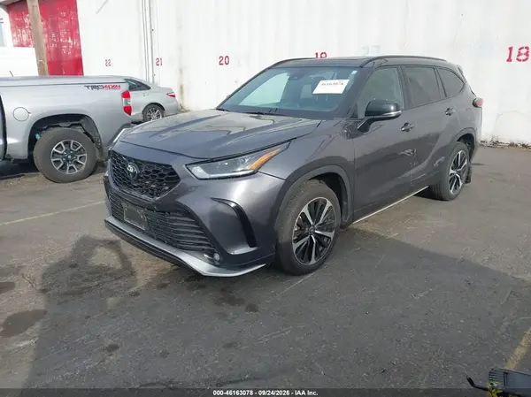 5TDLZRBH7NS188823 — 2022 Toyota Highlander, фото 2 с аукциона IAAI, Передняя и задняя части