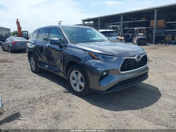 5TDZZRAH9NS109941 — 2022 Toyota Highlander, Правый бок (Right Side), фото до ремонта