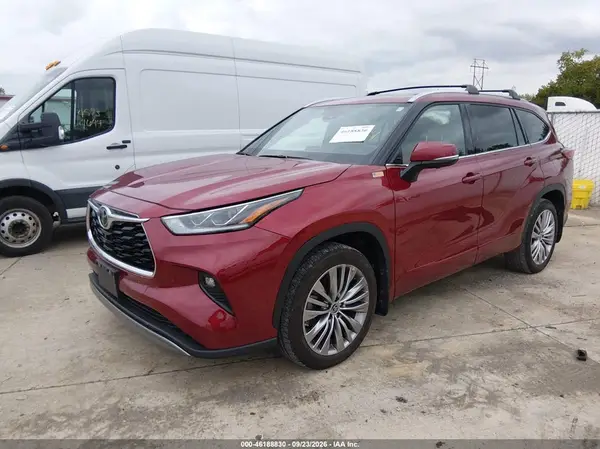 5TDKDRAH7PS044400 — 2023 Toyota Highlander, фото 2 с аукциона IAAI, Правый бок