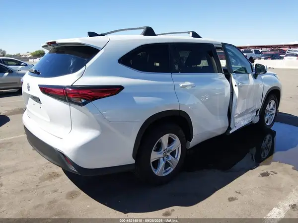 5TDKDRAH9PS500235 — 2023 Toyota Highlander, фото 4 с аукциона IAAI, Правый бок