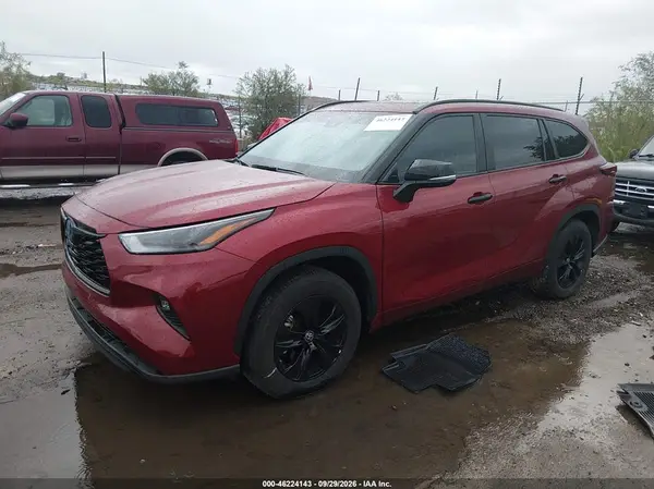5TDKARAH7RS536548 — 2024 Toyota Highlander, фото 2 с аукциона IAAI, Правый бок