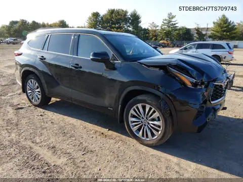 5TDEBRCH7TS709743 — 2026 Toyota Highlander, Передняя часть, фото до ремонта