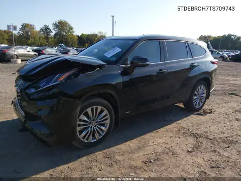 2026 Toyota Highlander Hybrid Platinum VIN 5TDEBRCH7TS709743 фото 3