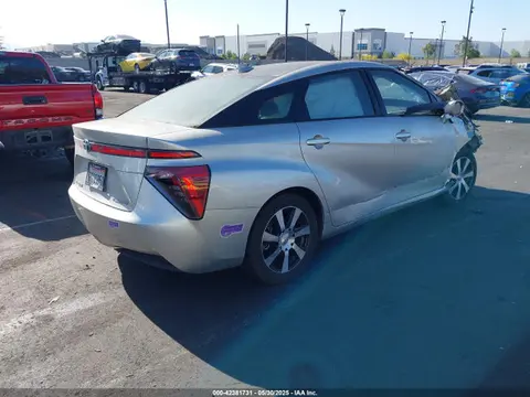 2018 Toyota Mirai VIN JTDBVRBD2JA004688 фото 4