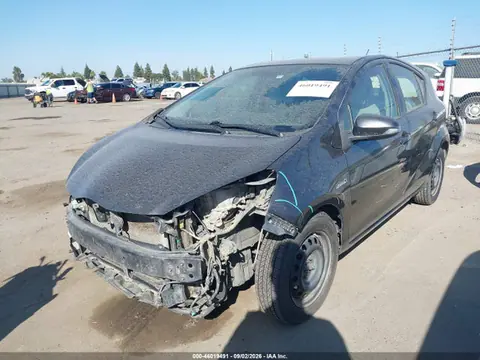 2014 Toyota Prius C One VIN JTDKDTB30E1071562 фото 2