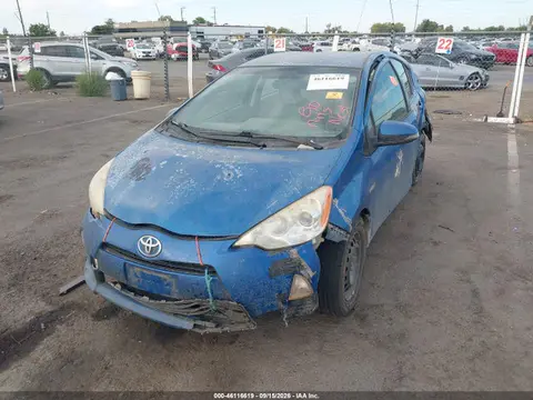2014 Toyota Prius C One VIN JTDKDTB34E1563172 фото 2