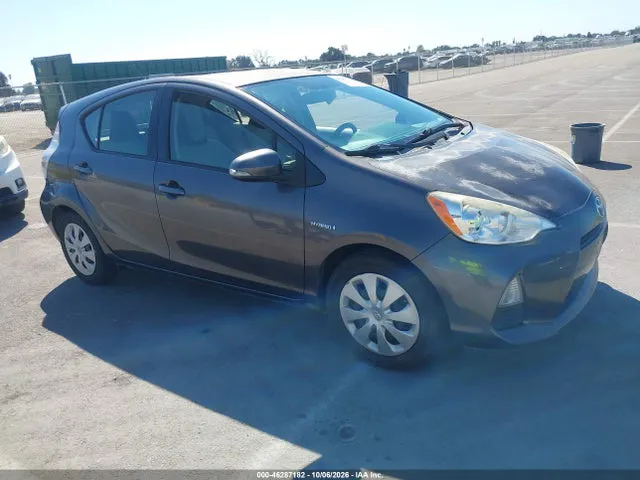2014 Toyota Prius C One VIN JTDKDTB37E1575168 фото 1