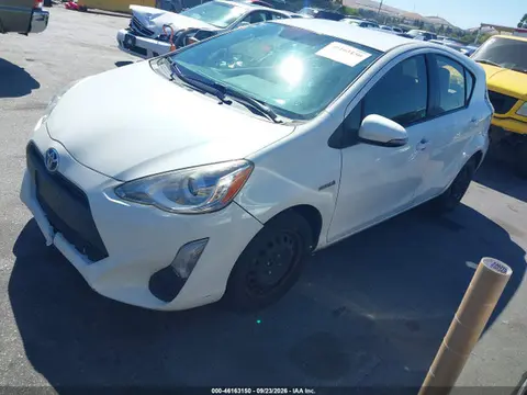 2016 Toyota Prius C One VIN JTDKDTB34G1117557 фото 2