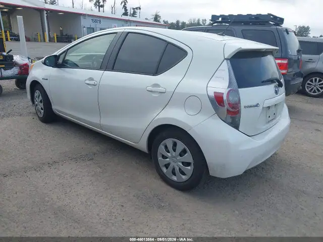 JTDKDTB33E1077517 — 2014 Toyota Prius C Two, фото 3 с аукциона IAAI 30.09.2026, Естественный износ