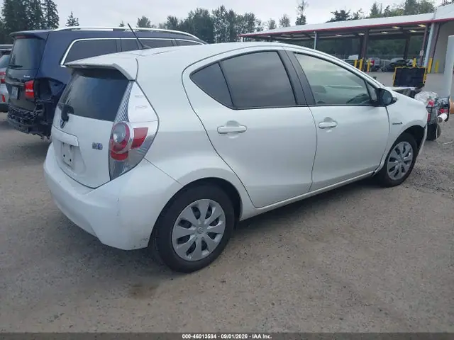 JTDKDTB33E1077517 — 2014 Toyota Prius C Two, фото 4 с аукциона IAAI 30.09.2026, Естественный износ