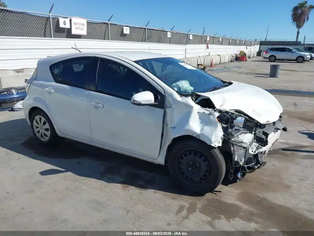 JTDKDTB33E1565575 — 2014 Toyota Prius C Two, Передняя часть (Front End), фото до ремонта