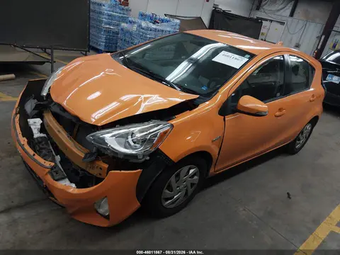 2015 Toyota Prius C Two VIN JTDKDTB35F1092828 фото 2