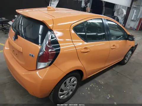 2015 Toyota Prius C Two VIN JTDKDTB35F1092828 фото 4