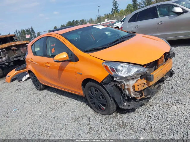 2015 Toyota Prius C Two VIN JTDKDTB31F1094950 фото 1