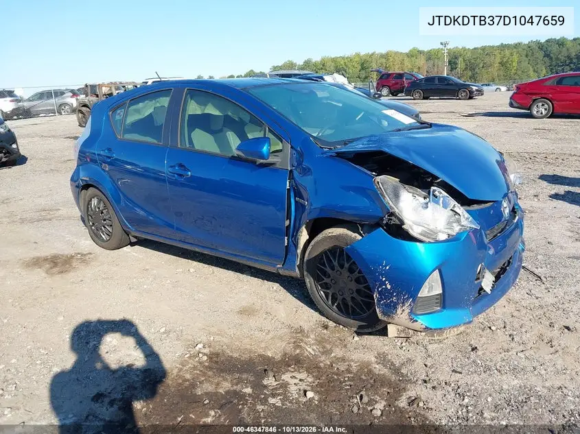 JTDKDTB37D1047659 Toyota Prius C 2013 — повреждение Передняя часть, фото до ремонта