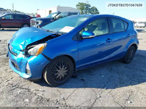 JTDKDTB37D1047659 — 2013 Toyota Prius C, фото 2 с аукциона IAAI, Передняя часть
