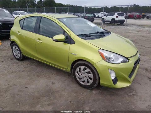 JTDKDTB30F1094910 — 2015 Toyota Prius C, Сзади, фото до ремонта