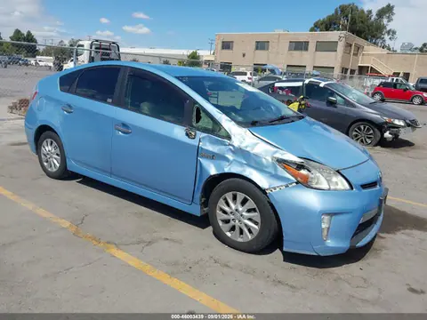 JTDKN3DP7E3063010 — 2014 Toyota Prius Plug-IN Advanced, Передняя часть справа (Right Front), фото до ремонта