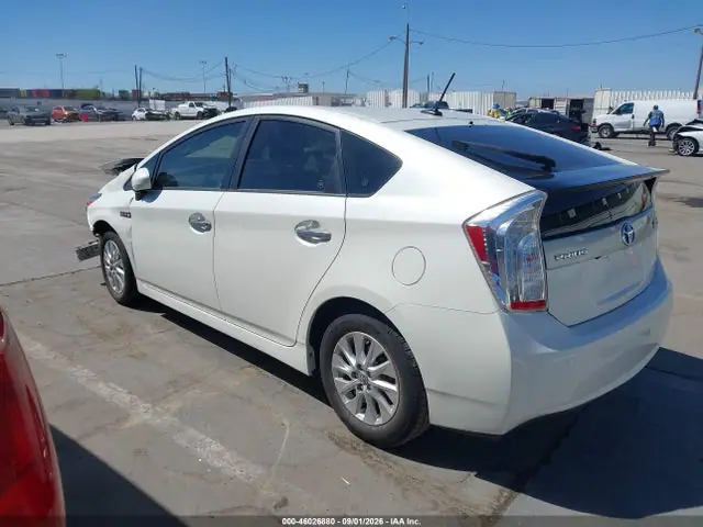 JTDKN3DP3F3071381 — 2015 Toyota Prius Plug-IN Advanced, фото 3 с аукциона IAAI 30.09.2026, Передняя часть
