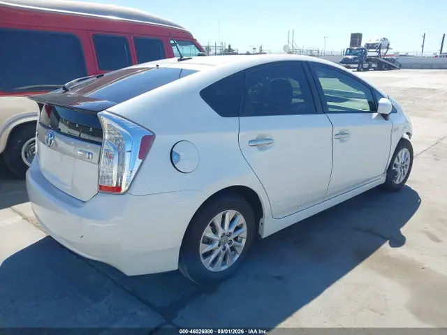 JTDKN3DP3F3071381 — 2015 Toyota Prius Plug-IN Advanced, фото 4 с аукциона IAAI 30.09.2026, Передняя часть