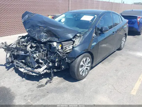 2020 Toyota Prius Prime Limited VIN JTDKARFPXL3136783 фото 2
