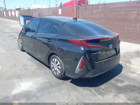 2020 Toyota Prius Prime Limited VIN JTDKARFPXL3136783 фото 3
