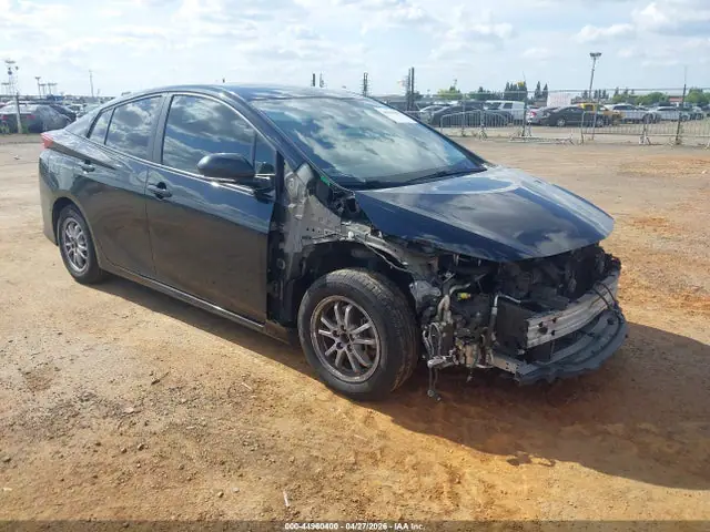 JTDKAMFPXN3228854 — 2022 Toyota Prius Prime Limited, Передняя часть (Front End), фото до ремонта