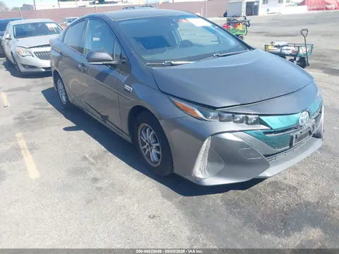 JTDKARFP3H3065921 — 2017 Toyota Prius Prime Plus, Передняя часть (Front End), фото до ремонта