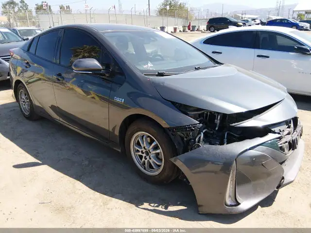 JTDKARFP2J3079900 — 2018 Toyota Prius Prime Plus, Передняя часть (Front End), фото до ремонта